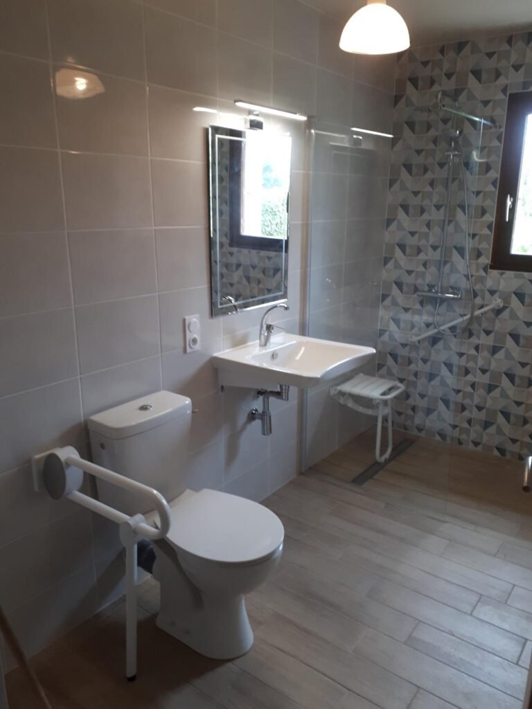 salle de bain PMR salle de bain PMR