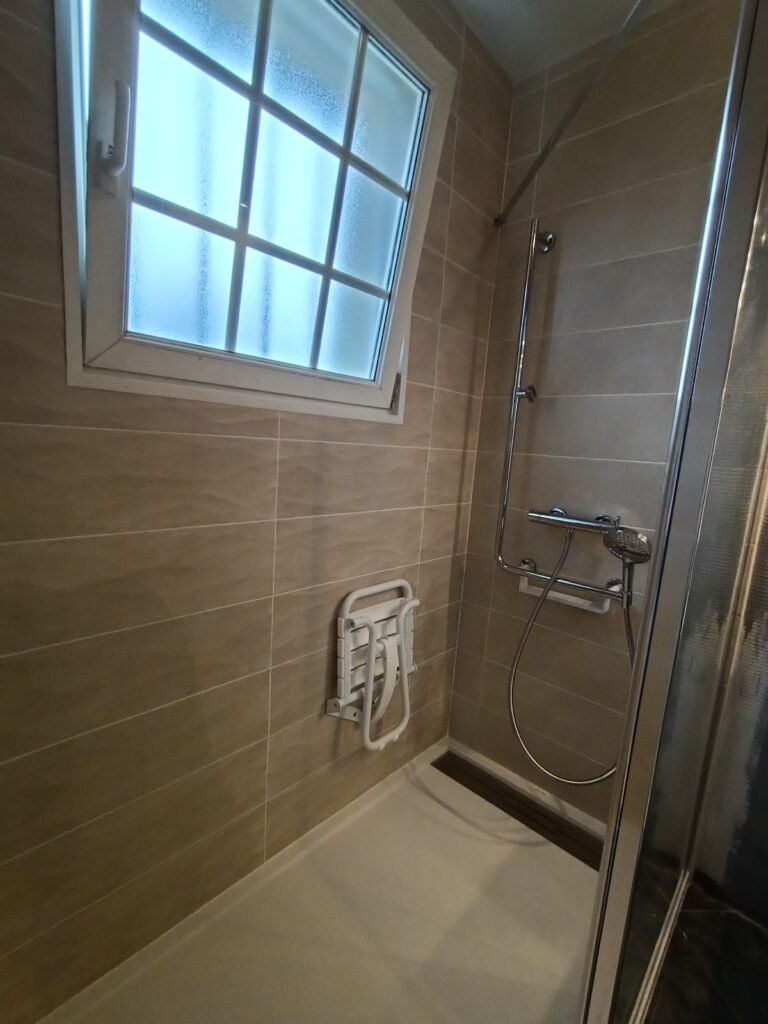 colonne PMR GROHE et receveur caniveau colonne PMR GROHE et receveur caniveau